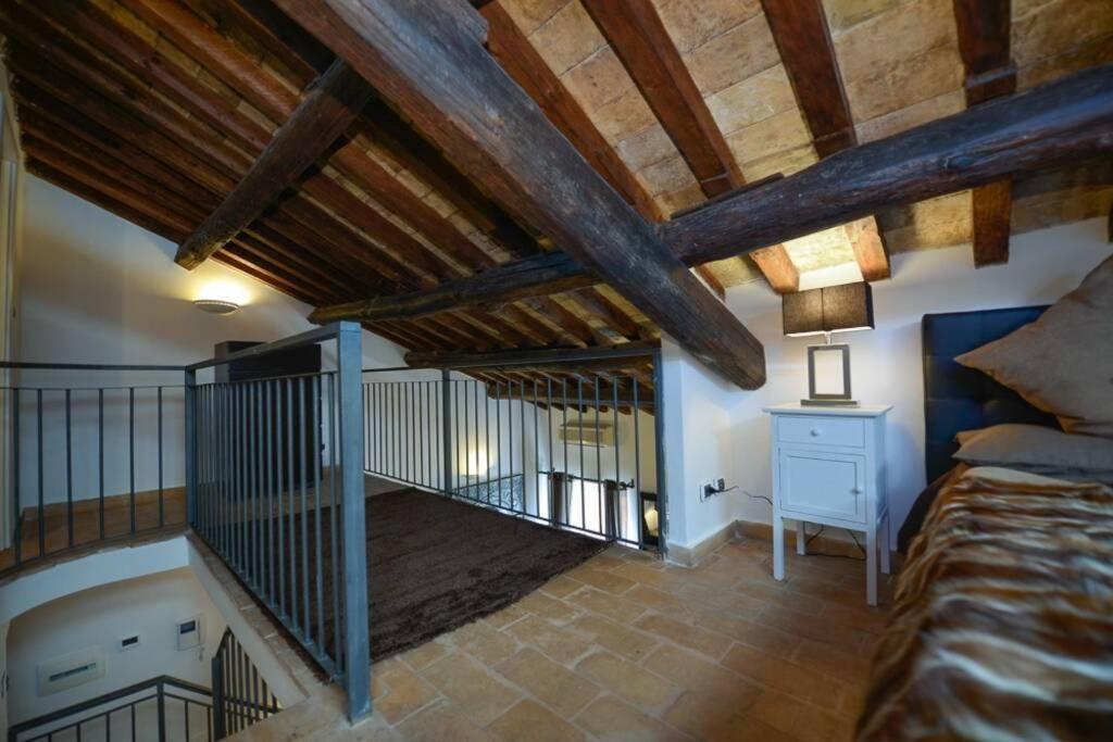 Ibernesi - Charming Apartment At The Roman Forums Экстерьер фото